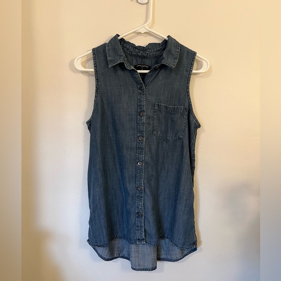 Banana republic denim chambray top - Picture 1 of 2